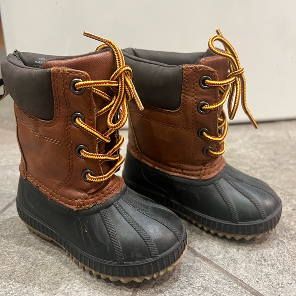 Gap Duck Boot, 3M Insulate, Infant size 5 - Picture 2 of 6